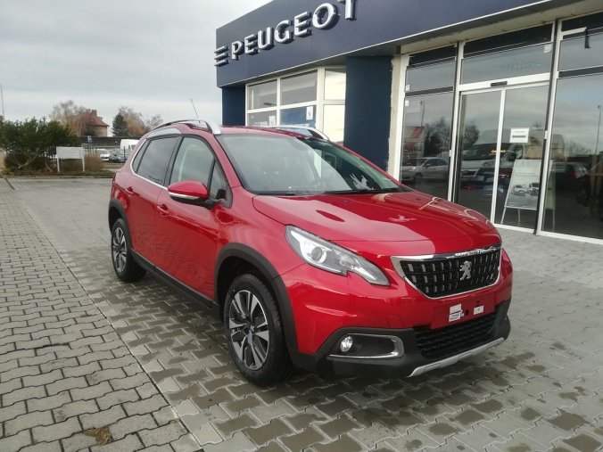 Peugeot 2008, Allure 1.2 PureTech 82k, barva červená