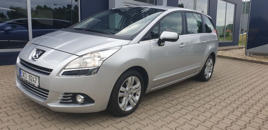 Peugeot 5008, PREMIUM 1.6HDi 110k MAN6 - NAVI, barva šedá