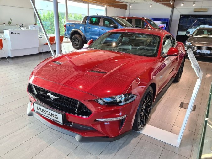 Ford Mustang, liftback, MUSTANG V8 GT Fastback 5,0 GT 330 kW / 449 k 10st. automatic, barva červená