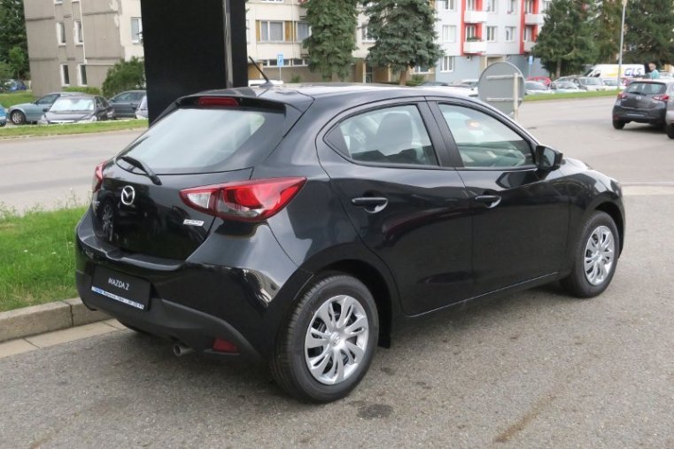 Mazda 2, 1,5G 75k, barva černá