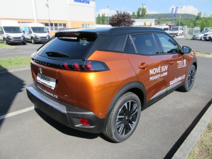 Peugeot 2008, e-GT 136k 50 kWh, barva oranžová