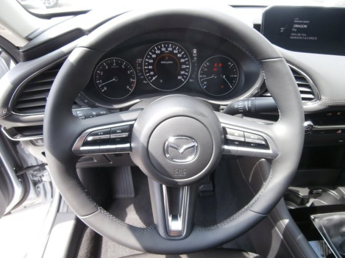 Mazda 3, Skyactiv G122, barva stříbrná