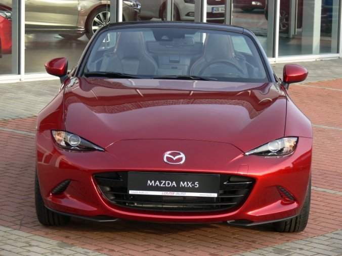 Mazda MX-5, 2.0 Skyactiv G184 + NAVI, barva červená