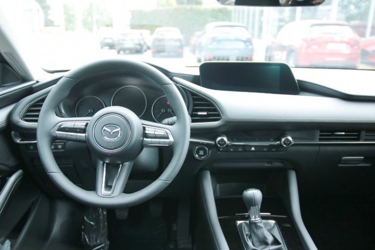 Mazda 3, 2,0 Skyactiv-G 122k, barva červená