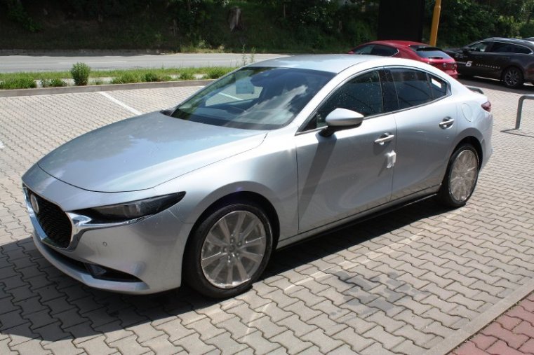 Mazda 3, SKYACTIV-G, barva stříbrná