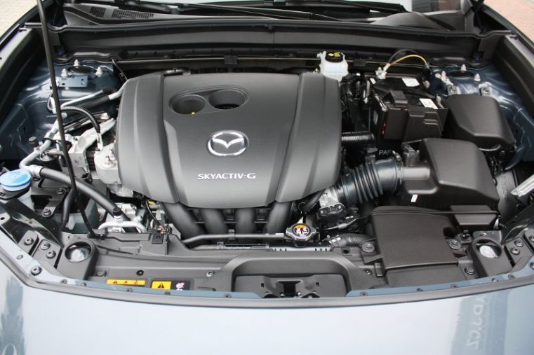 Mazda CX-30, SKYACTIV-G, barva šedá