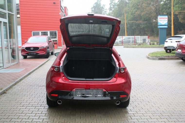 Mazda 3, SKYACTIV-X, barva červená