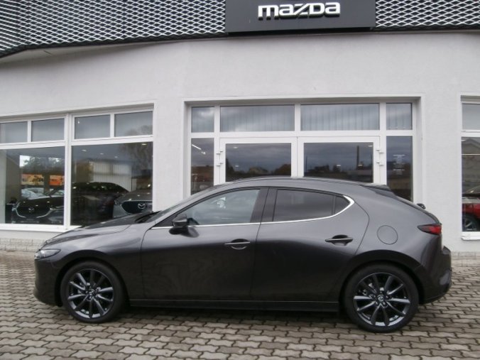 Mazda 3, Skyactiv G122, barva modrá