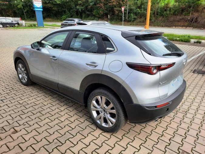 Mazda CX-30, SKYACTIV-G, barva stříbrná