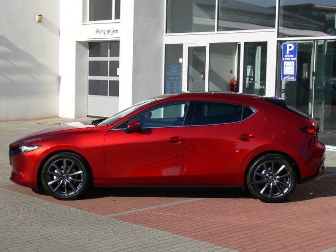 Mazda 3, 2.0 Skyactiv G122 A/T, barva červená