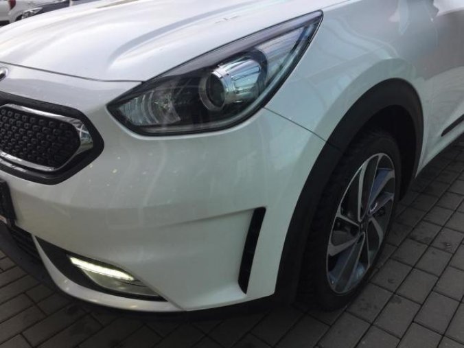 Kia Niro, 1,6 GDi HEV 6DCT HEV Exclusive, barva bílá