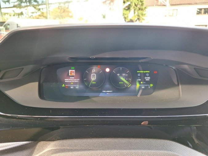 Peugeot 408, Peugeot 408 GT Hybrid 136 e-DCS6, barva červená