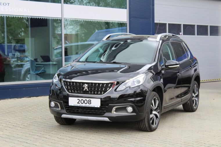 Peugeot 2008, ALLURE 1.2 96kW, barva černá