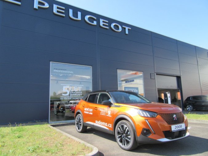 Peugeot 2008, e-GT 136k 50 kWh, barva oranžová