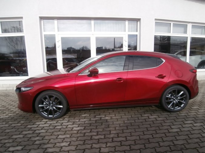 Mazda 3, Skyactiv G122, barva červená