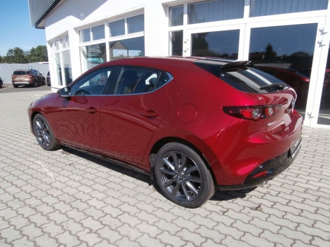 Mazda 3, Skyactiv G122, barva červená