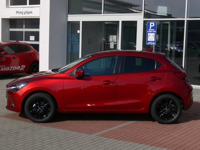 Mazda 2, 1.5 Skyactiv G90, barva červená