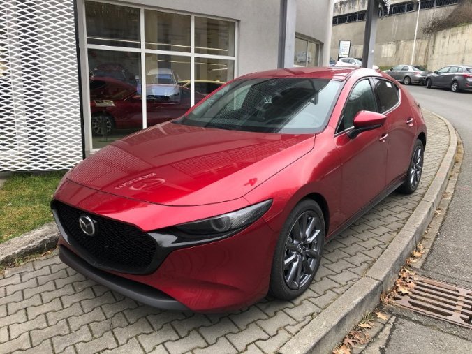 Mazda 3, X 180K, barva červená