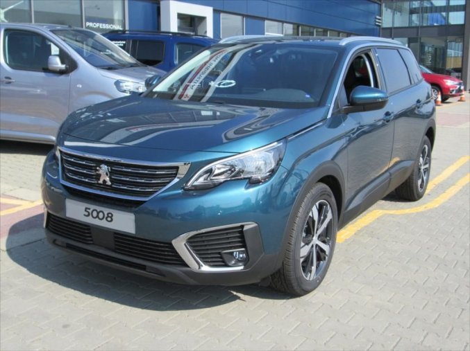 Peugeot 5008, 1.2 130k Active MAN6, barva zelená