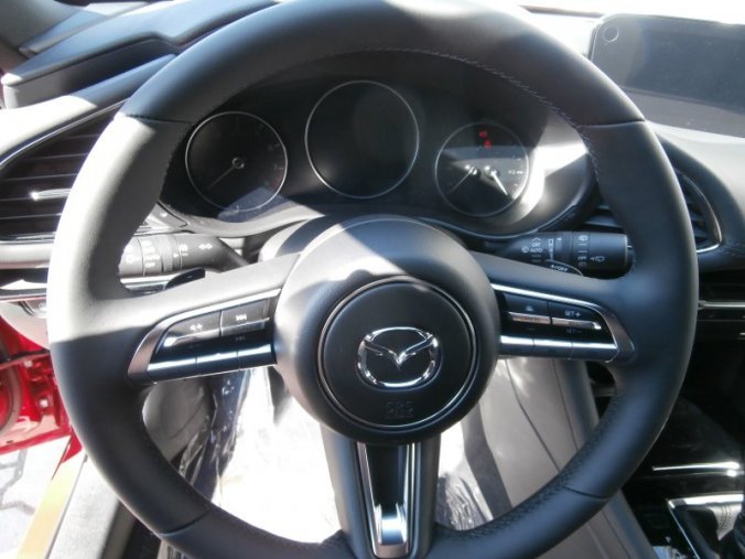 Mazda 3, Skyactiv G122, barva červená