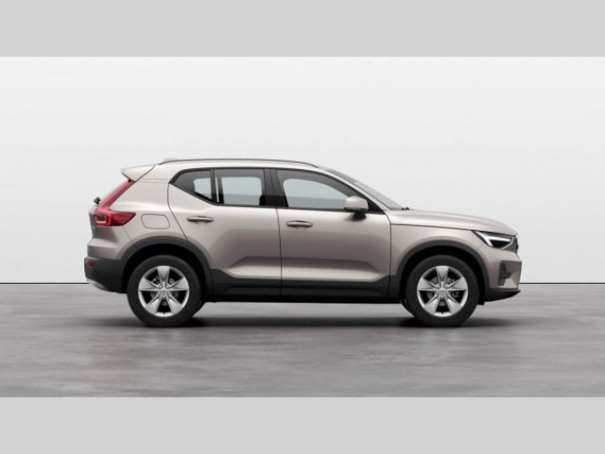 Volvo XC40, B3 2.0L 163 HP AT7 FWD CORE, barva stříbrná