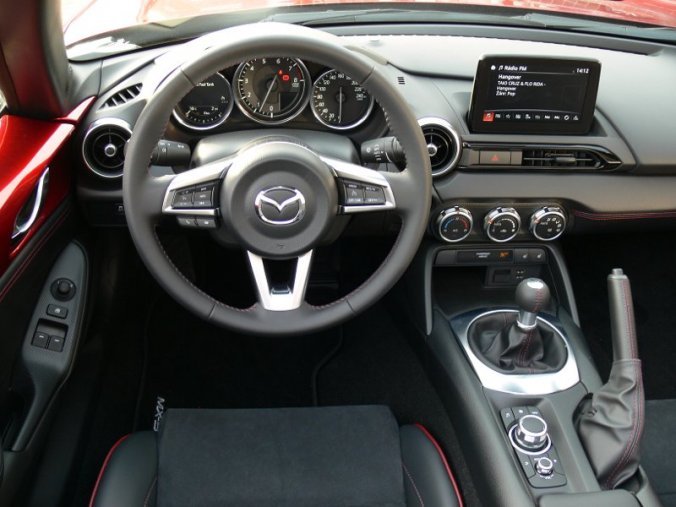 Mazda MX-5, 2.0 Skyactiv G184 + NAVI, barva červená