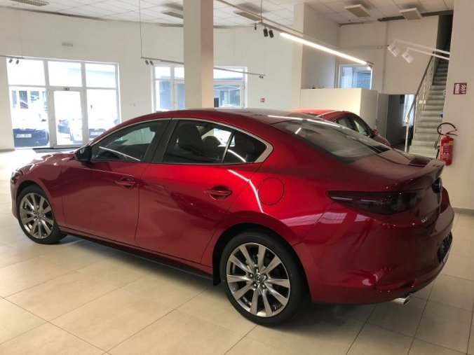 Mazda 3, 2.0i G 122K, barva červená