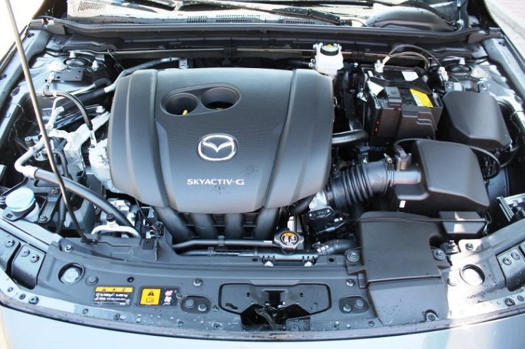 Mazda 3, SKYACTIV-G, barva šedá