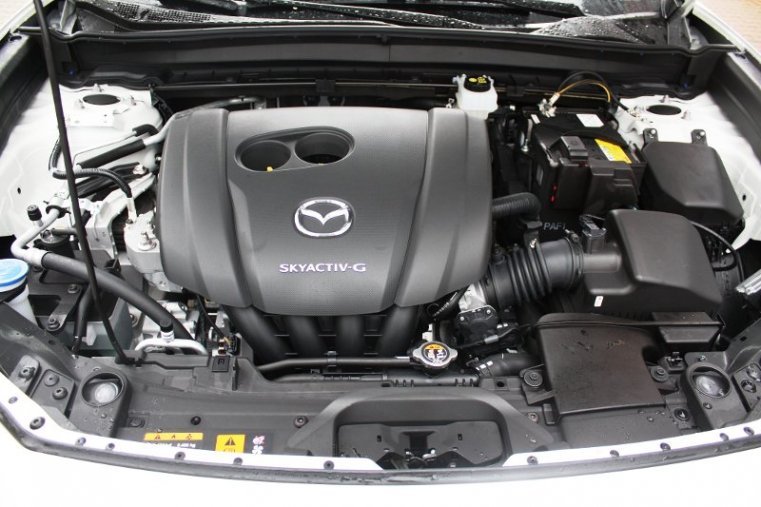 Mazda CX-30, SKYACTIV-G, barva bílá