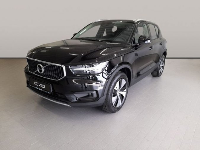 Volvo XC40, T3 1.5L 163 HP MOMENTUM PRO AT, barva černá