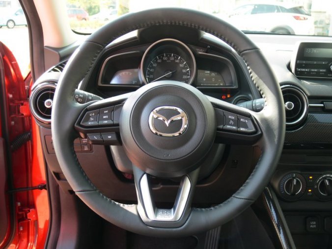 Mazda 2, 1.5 Skyactiv G75, barva červená