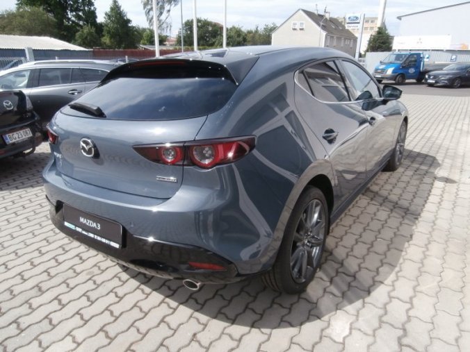 Mazda 3, Skyactiv G122, barva modrá