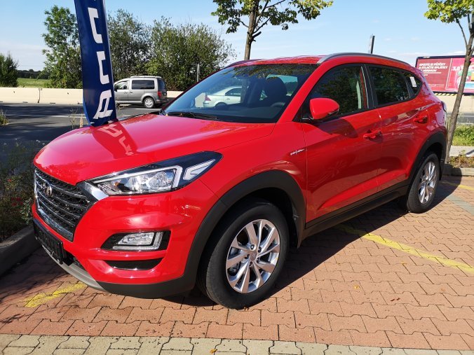 Hyundai Tucson, 1,6 GDi 97 kW (95 NAT) 6 st. man, barva červená