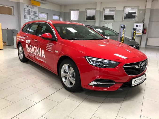 Opel Insignia, kombi Innovation 2.0 CTDI 125, barva červená