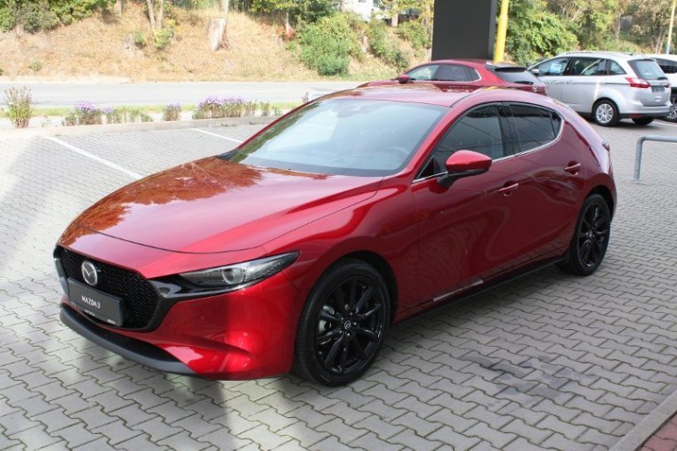 Mazda 3, SKYACTIV-X, barva červená