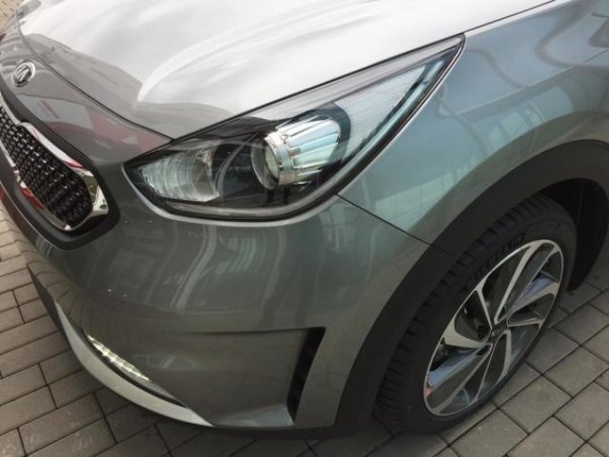 Kia Niro, 1,6 GDi HEV 6DCT HEV Exclusive, barva šedá