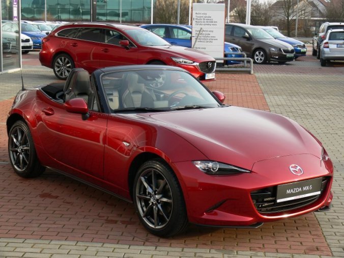 Mazda MX-5, 2.0 Skyactiv G184 + NAVI, barva červená