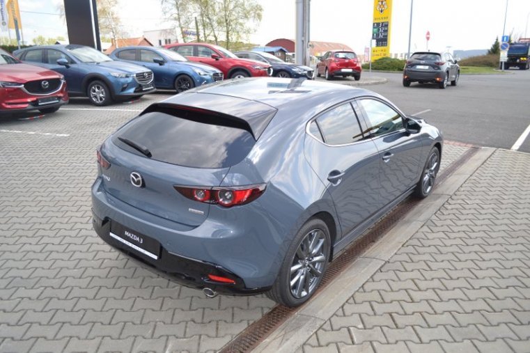 Mazda 3, Skyactiv G122, barva šedá