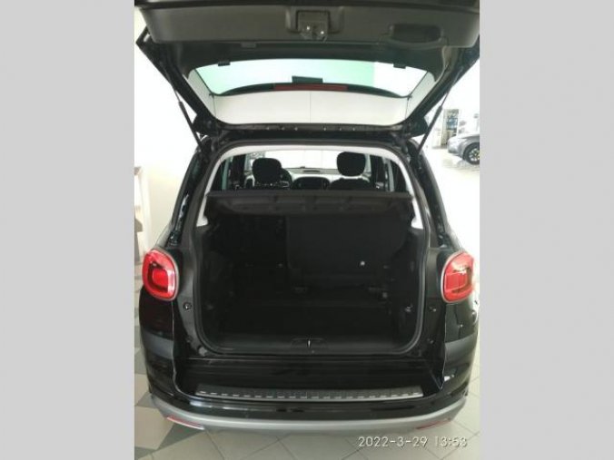 Fiat 500L, 1.4 16v 95k Connect, barva černá