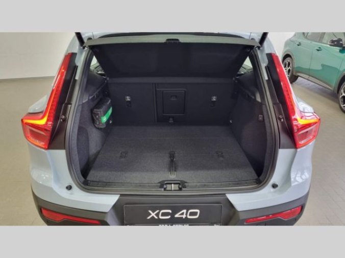 Volvo XC40, T2 1.5L 129 HP AT8 FWD CORE, barva modrá