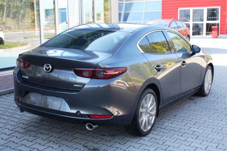 Mazda 3, SKYACTIV-X, barva šedá