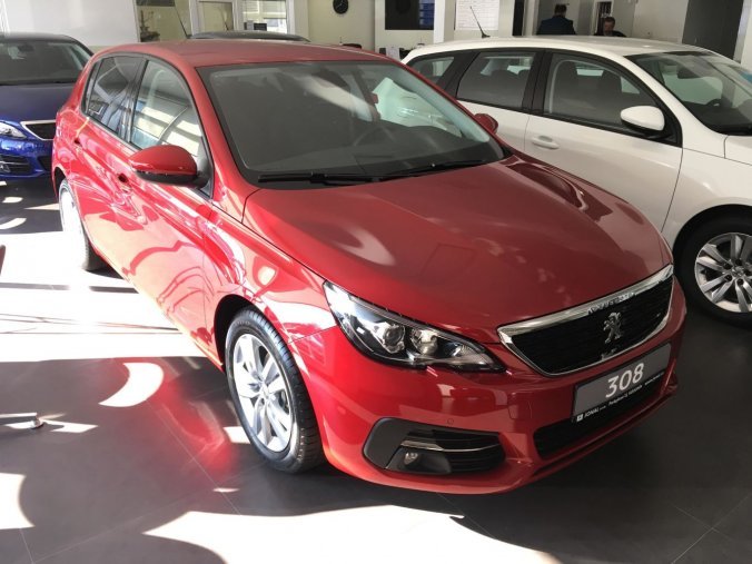 Peugeot 308, Active 1.2 PureTech 110 S&S MAN6, barva červená