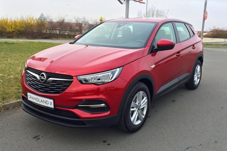 Opel Grandland X, 1.2 Turbo Enjoy MT6, barva červená