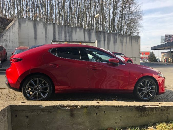 Mazda 3, 2.0i G 122K, barva červená