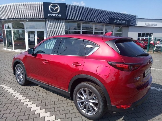 Mazda CX-5, SkyActiveG-194koní, barva červená