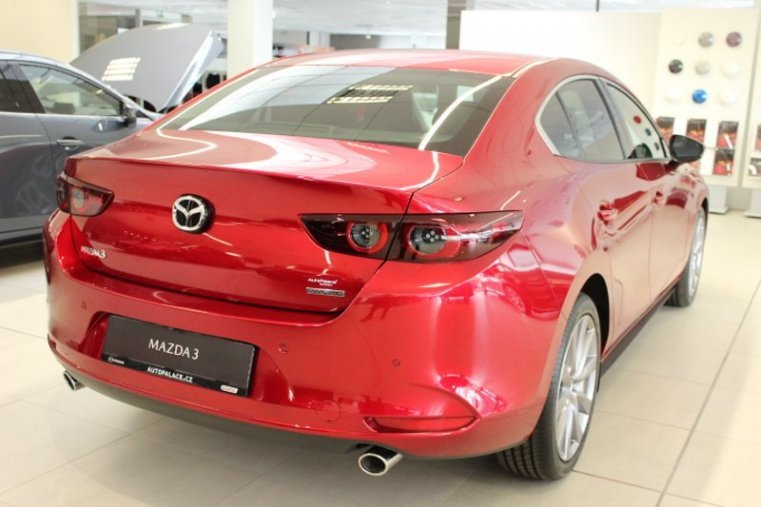 Mazda 3, 2,0 G122, barva červená