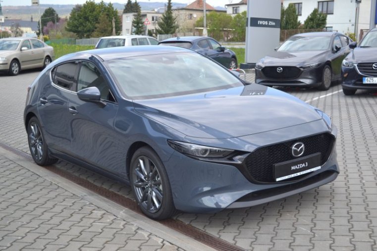 Mazda 3, Skyactiv G122, barva šedá