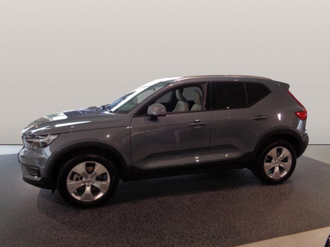 Volvo XC40, T4 2.0L 190 HP MOMENTUM PRO AT8 AWD, barva šedá