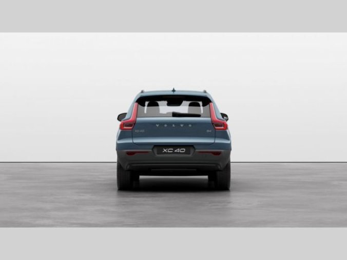 Volvo XC40, B4 2.0L 197+14 HP AT7 FWD Ultr, barva modrá