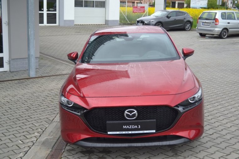 Mazda 3, Skyactiv G122, barva červená